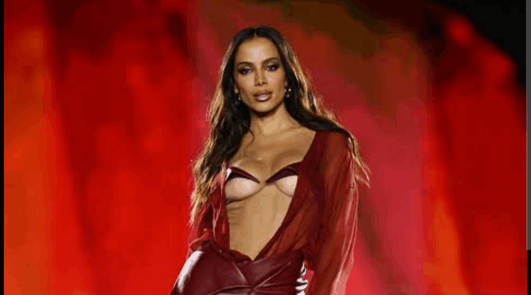 Anitta brilha no “Lê Defilé” em Paris